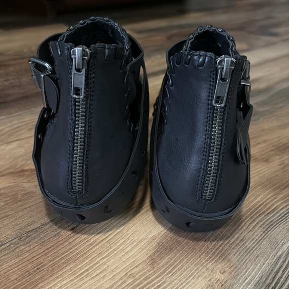 SUGAR Ankle Booties - Picture 4 of 7